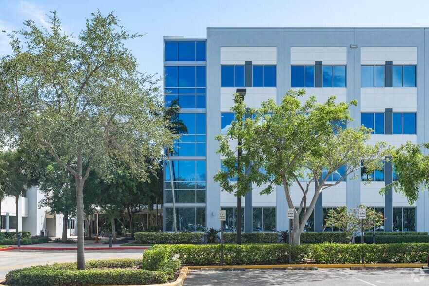 750 Park of Commerce Blvd, Boca Raton, FL à louer - Photo du bâtiment - Image 2 de 7