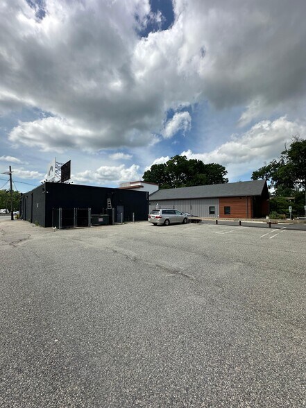 68 Route 17, Paramus, NJ à louer - Photo du bâtiment - Image 2 de 8