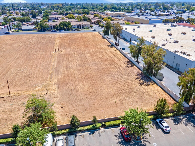 NEC Country Club Dr & Sherwood Ave, Madera, CA for sale - Building Photo - Image 2 of 22