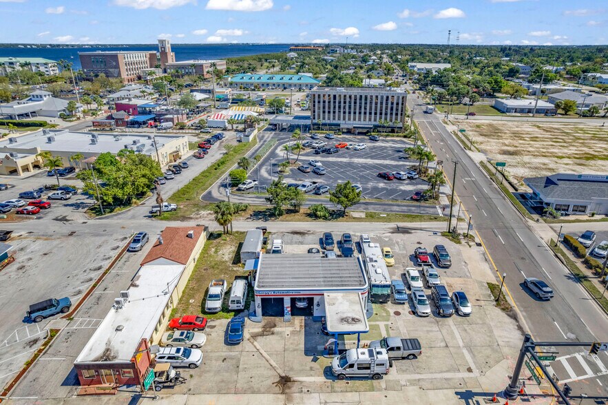 236 Tamiami Trl, Punta Gorda, FL à vendre - Photo du bâtiment - Image 2 de 10