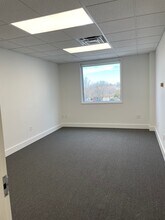 33 Flying Point Rd, Southampton, NY for lease Typical Floor Plan- Image 2 of 3