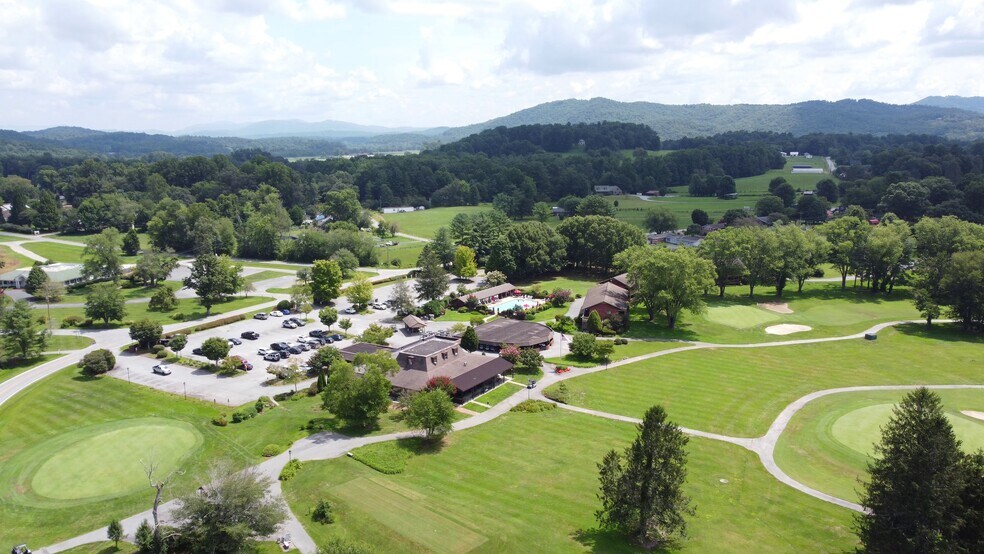 450 Brickyard Rd, Etowah, NC à vendre - Photo du bâtiment - Image 3 de 22