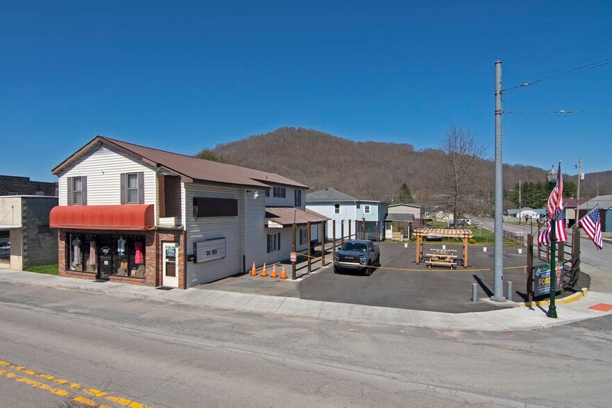 449 Main St, Rainelle, WV for sale - Primary Photo - Image 1 of 67