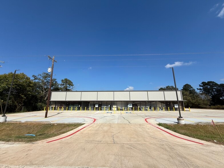 18487 Highway 105, Cleveland, TX for lease - Building Photo - Image 1 of 8