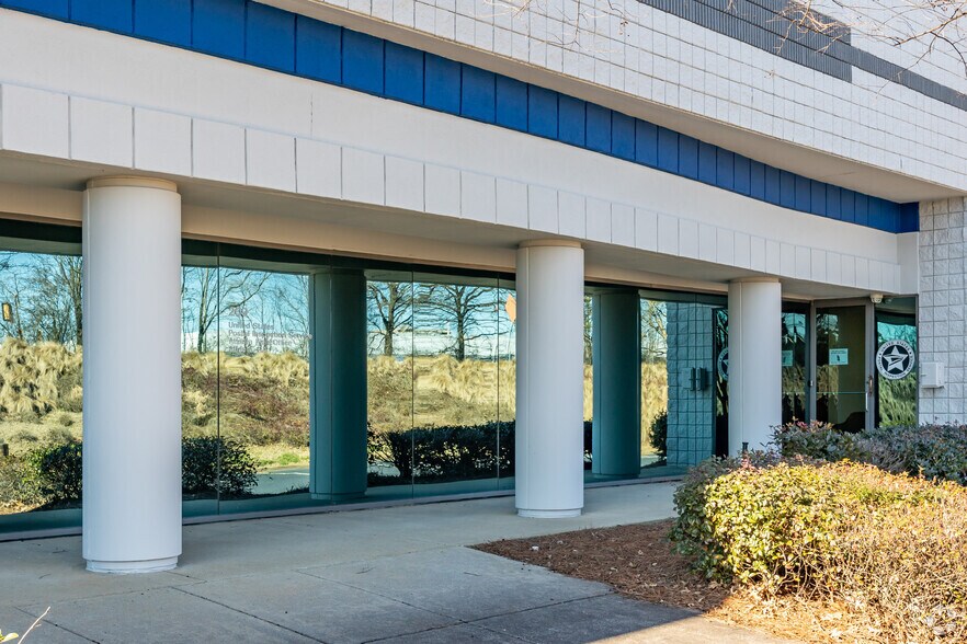 200 Tradeport Blvd, Atlanta, GA à louer - Photo du bâtiment - Image 2 de 4