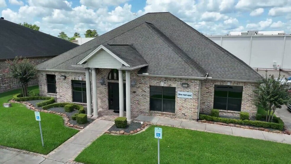 1 Bayoubrandt Dr, Beaumont, TX à vendre - Vidéo sur l’inscription commerciale - Image 2 de 2