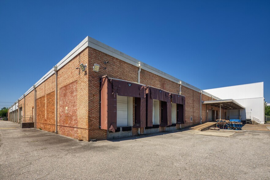 5400-5404 Virginia Beach Blvd, Virginia Beach, VA for lease - Building Photo - Image 3 of 5