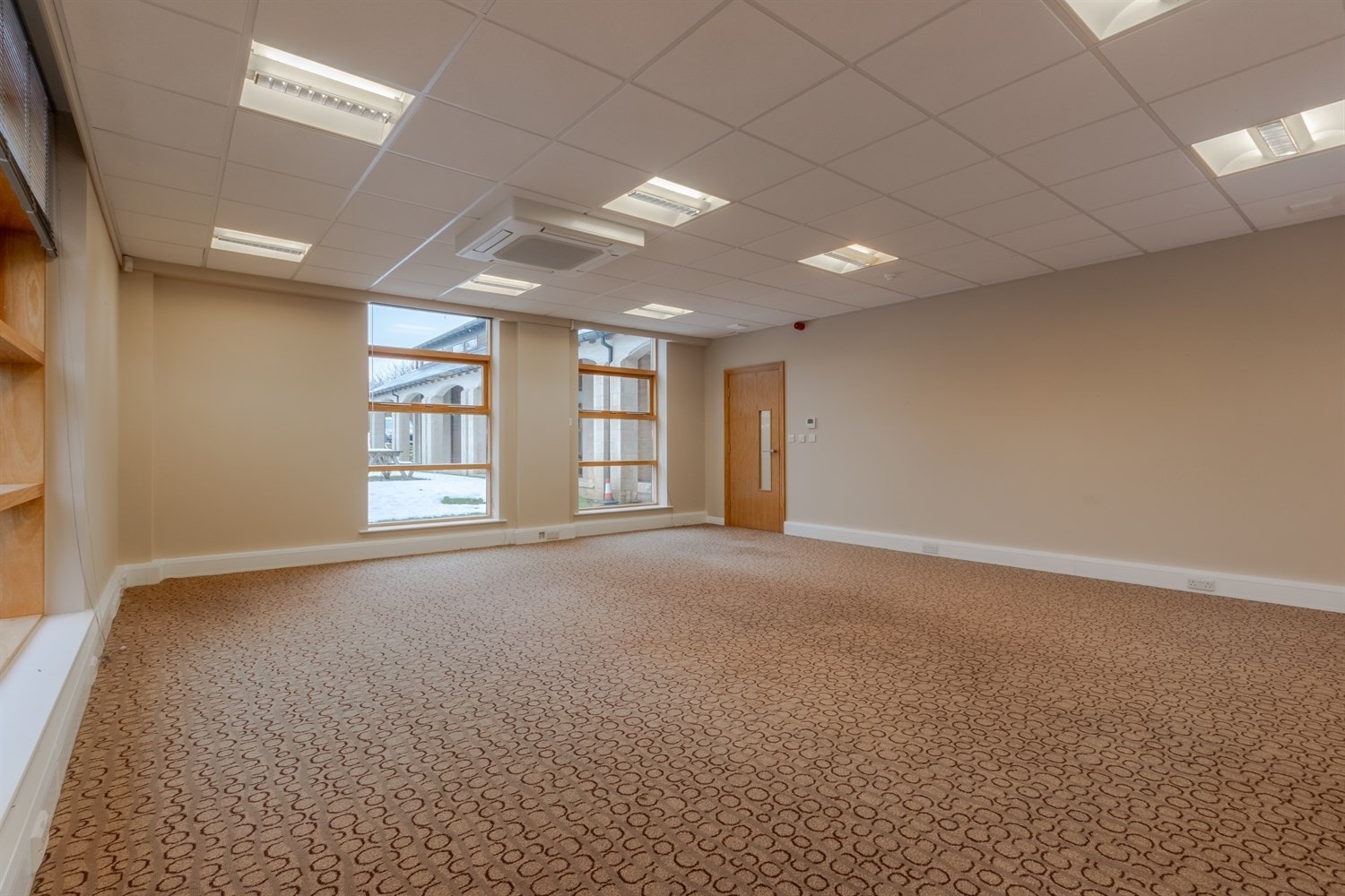 Main St, Leeds for lease Interior Photo- Image 1 of 3
