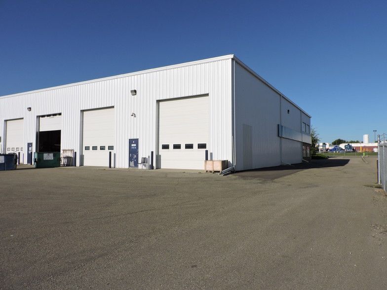 7703 Edgar Industrial Dr, Red Deer, AB for lease - Building Photo - Image 2 of 8