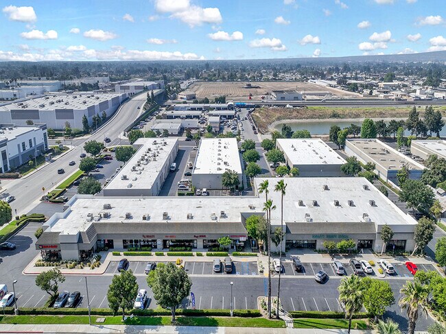 Plus de détails pour 4433-4477 Holt Blvd, Montclair, CA - Commerce de détail, Industriel à louer