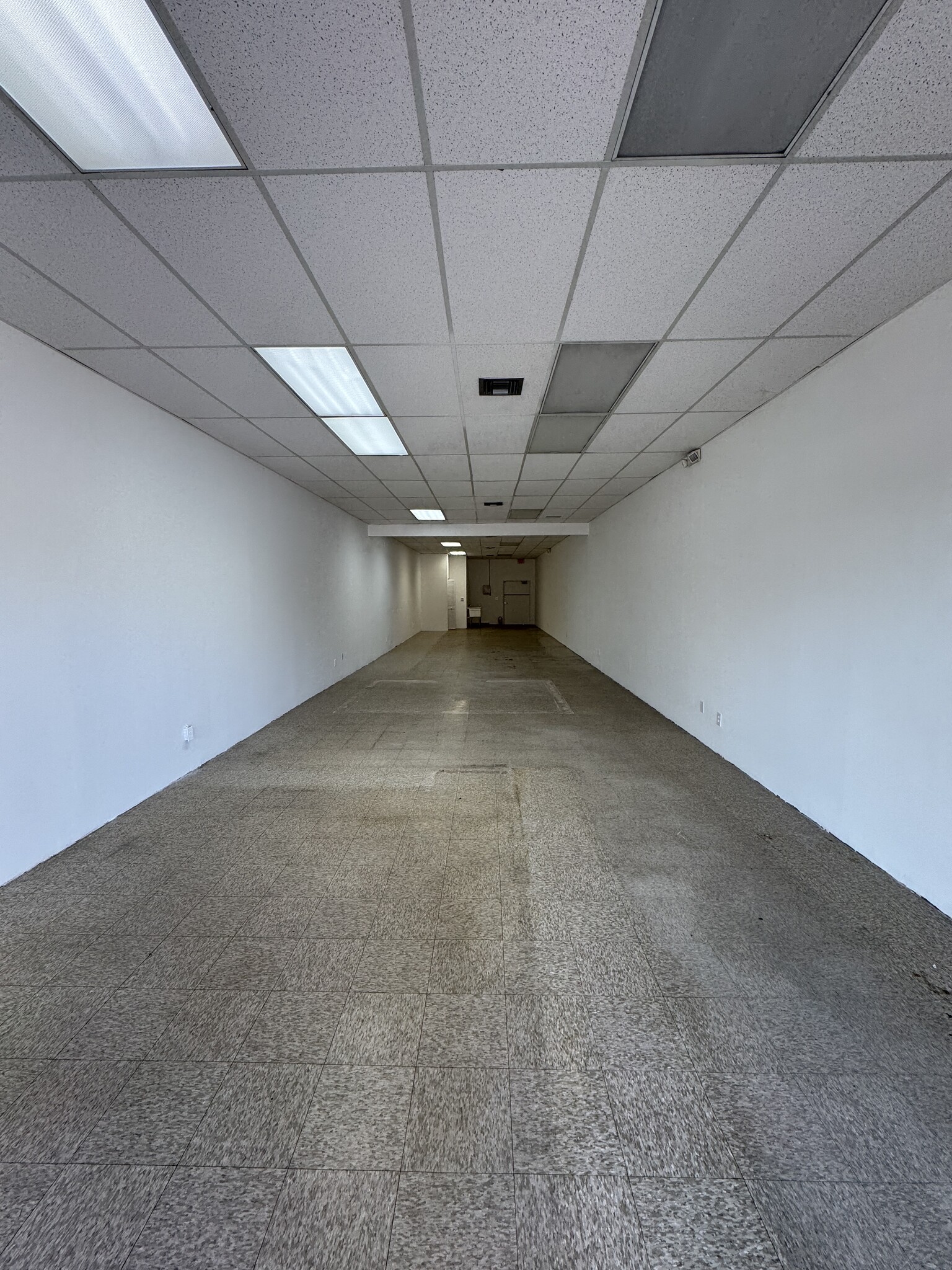 4455-4485 N State Road 7, Lauderdale Lakes, FL à louer Photo intérieure- Image 1 de 3