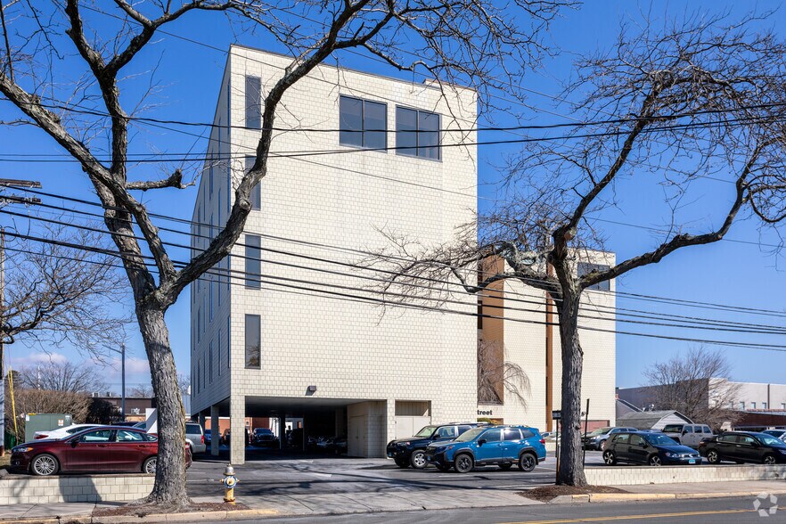 140 Sherman St, Fairfield, CT à louer - Photo du bâtiment - Image 2 de 6