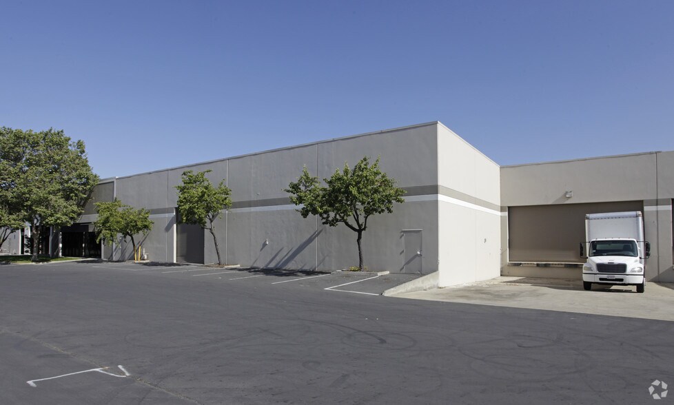 2357 Industrial Pky W, Hayward, CA for lease - Primary Photo - Image 1 of 4