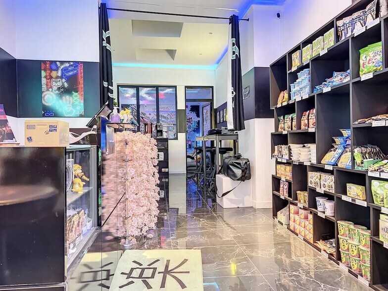 Retail in Paris for lease - Building Photo - Image 3 of 66