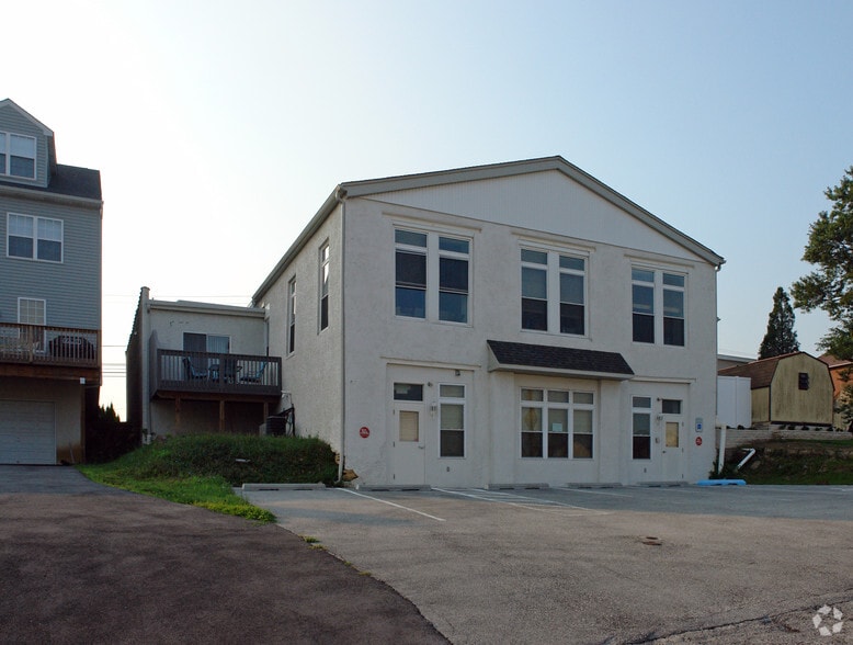 918 Maple St, Conshohocken, PA for lease - Building Photo - Image 3 of 14