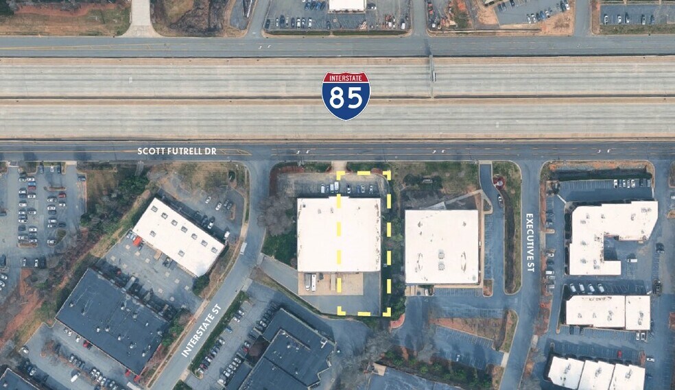 2527-2537 Scott Futrell Dr, Charlotte, NC à louer - Photo du bâtiment - Image 3 de 5