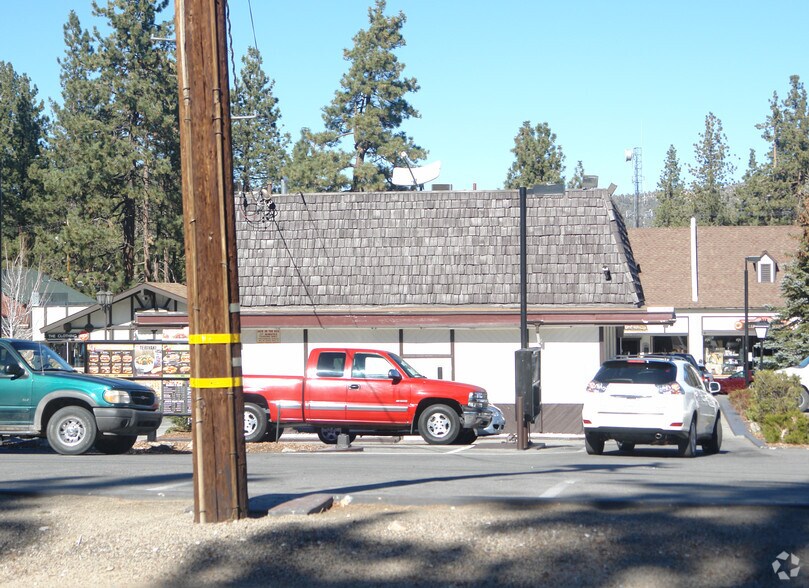 40771 Village Dr, Big Bear City, CA à vendre - Photo du bâtiment - Image 2 de 2
