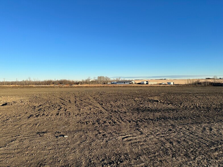 720049 RR63, Grande Prairie, AB à vendre - Photo du bâtiment - Image 3 de 7