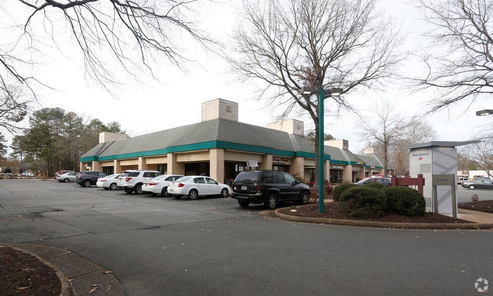 240 McLaws Cir, Williamsburg, VA à louer - Photo du bâtiment - Image 2 de 19