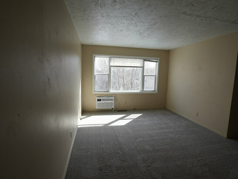 311 W Highland Dr, Williston, ND à vendre - Photo du bâtiment - Image 2 de 32