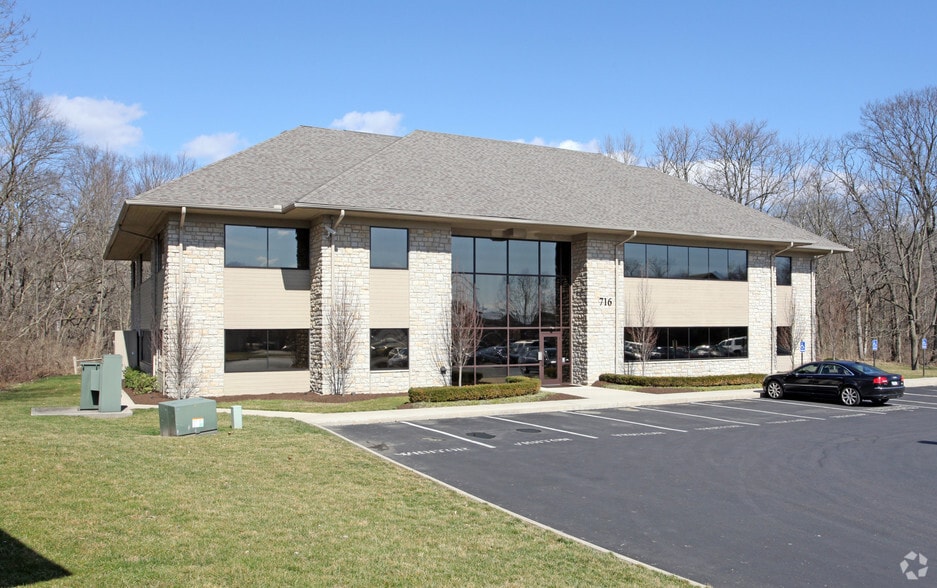 716 Mt. Airyshire Blvd, Columbus, OH for lease - Primary Photo - Image 1 of 4