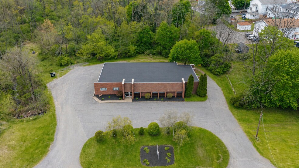 111 S Water St, Williamstown, PA à vendre - Photo du bâtiment - Image 3 de 4