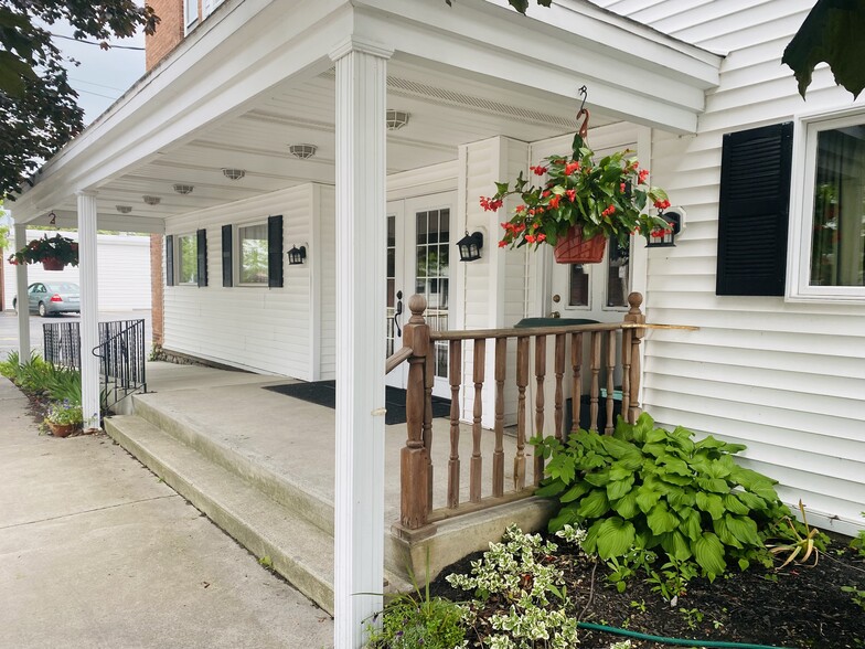 268/270 Young St, Wilson, NY for lease - Building Photo - Image 2 of 17