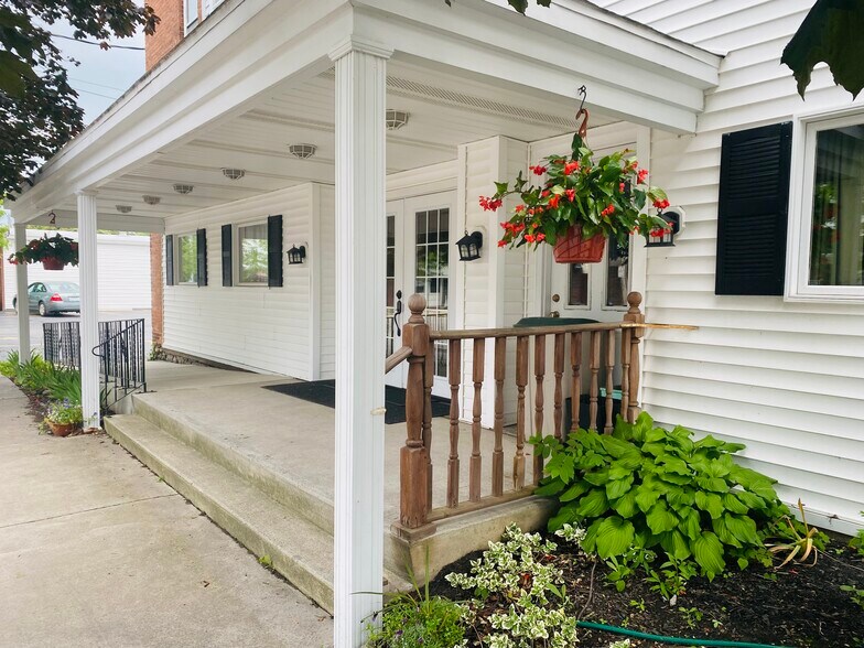 268/270 Young St, Wilson, NY à louer - Photo du bâtiment - Image 2 de 17