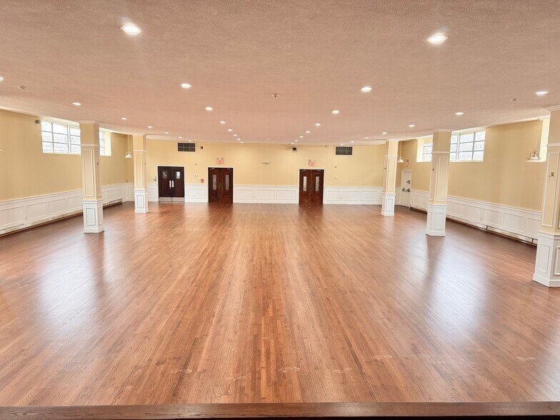 215 Hill St, Boonton, NJ à louer - Photo du bâtiment - Image 3 de 38