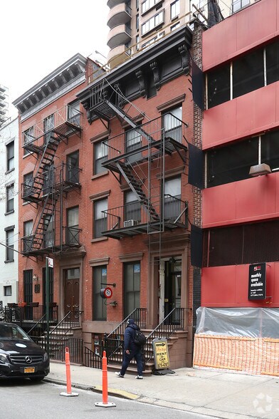 154 E 33rd St, New York, NY for lease - Primary Photo - Image 1 of 3