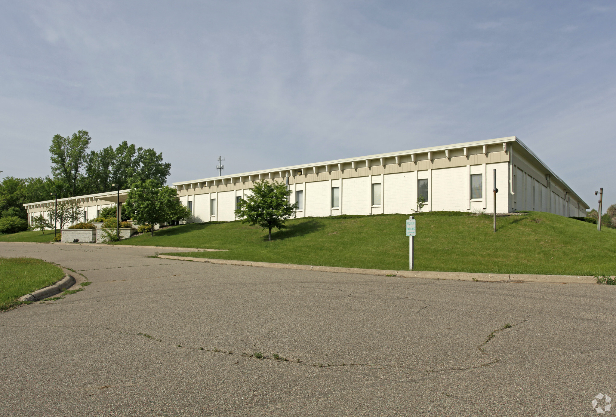 9725 Robert Trl S, Inver Grove Heights, MN for sale Primary Photo- Image 1 of 1