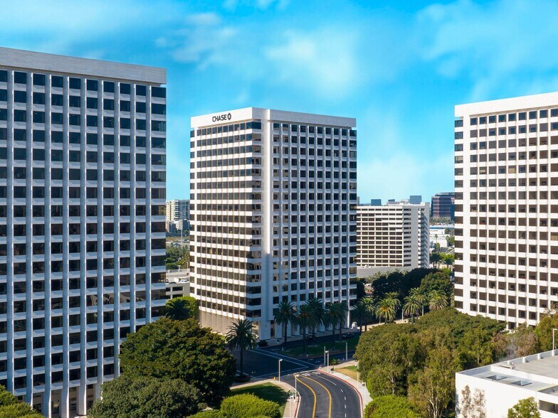 5 Park Plaza, Irvine, CA à louer - Photo du bâtiment - Image 3 de 9