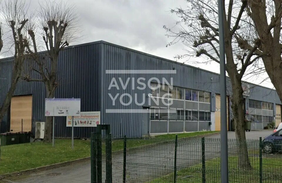 Flex in Bobigny for lease Building Photo- Image 1 of 4
