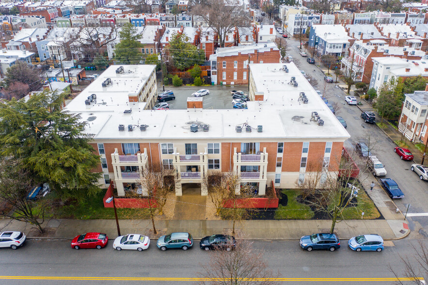 Multi-résidentiel dans Richmond, VA à vendre - Photo du bâtiment - Image 1 de 1