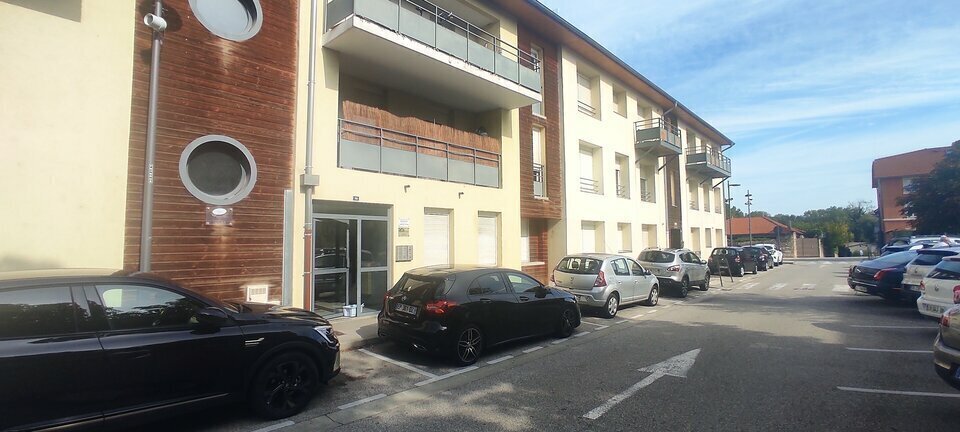 Bureau dans La Verpillière à louer - Photo du bâtiment - Image 1 de 7
