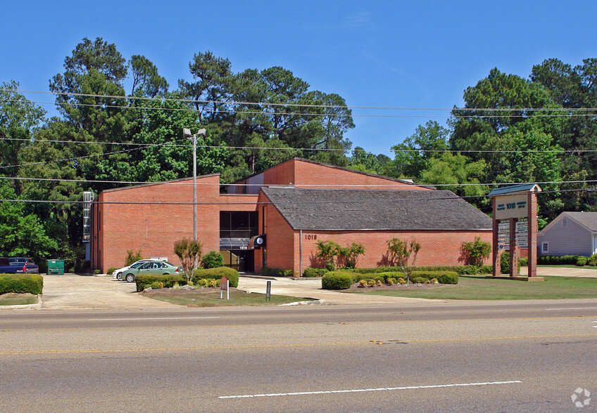 1018 N Gloster St, Tupelo, MS à vendre - Photo principale - Image 1 de 1