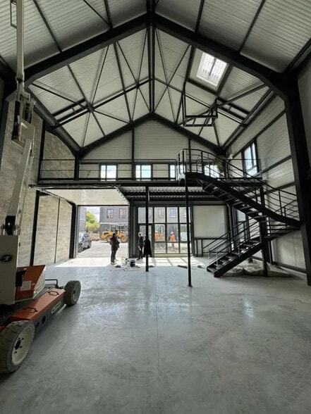 Flex in Groslay for lease - Interior Photo - Image 1 of 7