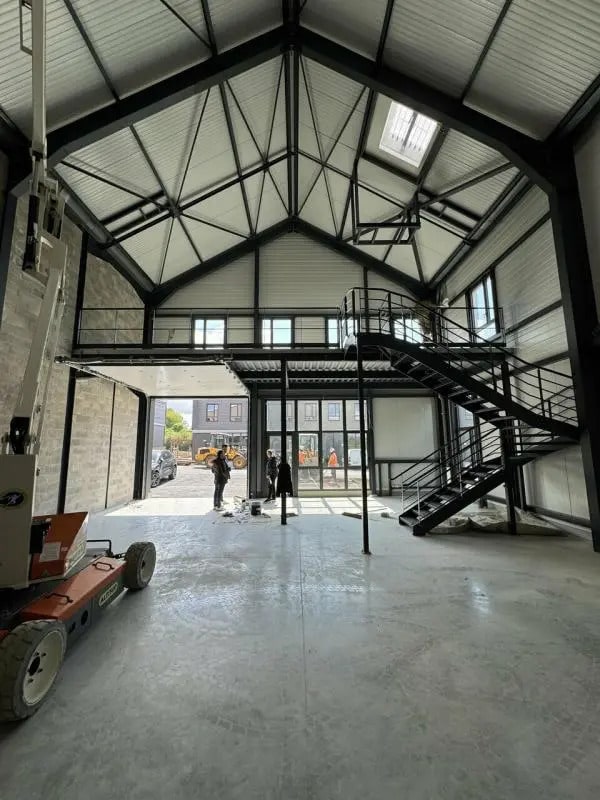 Flex in Groslay for lease Interior Photo- Image 1 of 8