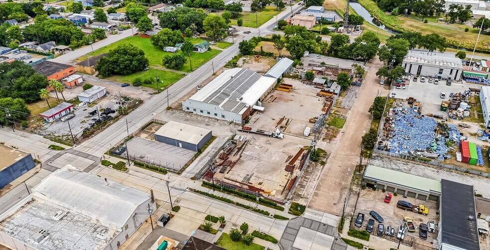 110 N Shaver St, Pasadena, TX à louer - Photo du bâtiment - Image 2 de 7