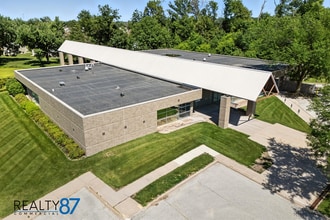 4050 River Center Ct NE, Cedar Rapids, IA for lease Building Photo- Image 1 of 45