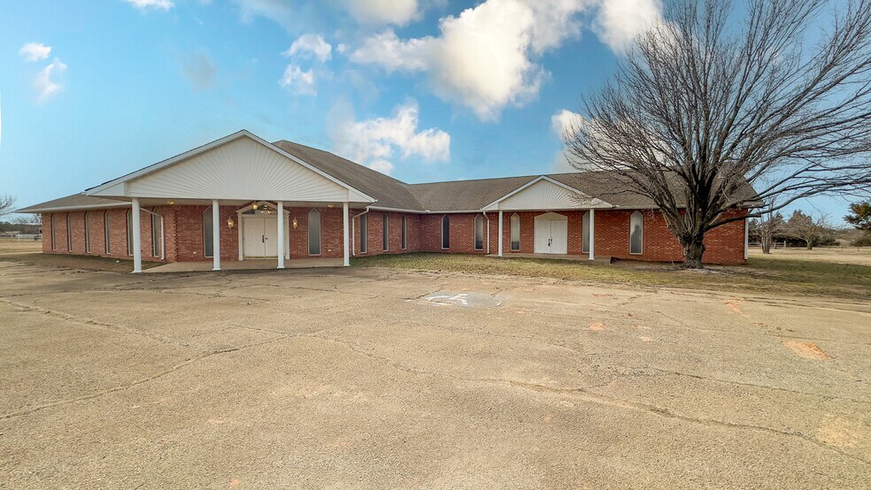 907 N Oklahoma St, Tryon, OK à vendre - Photo du bâtiment - Image 1 de 55