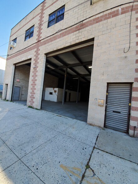 245 Hinsdale St, Brooklyn, NY for lease - Building Photo - Image 2 of 5