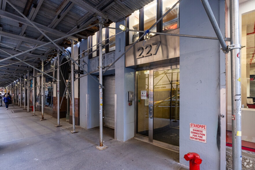 227-229 W 29th St, New York, NY à louer - Photo du bâtiment - Image 3 de 10