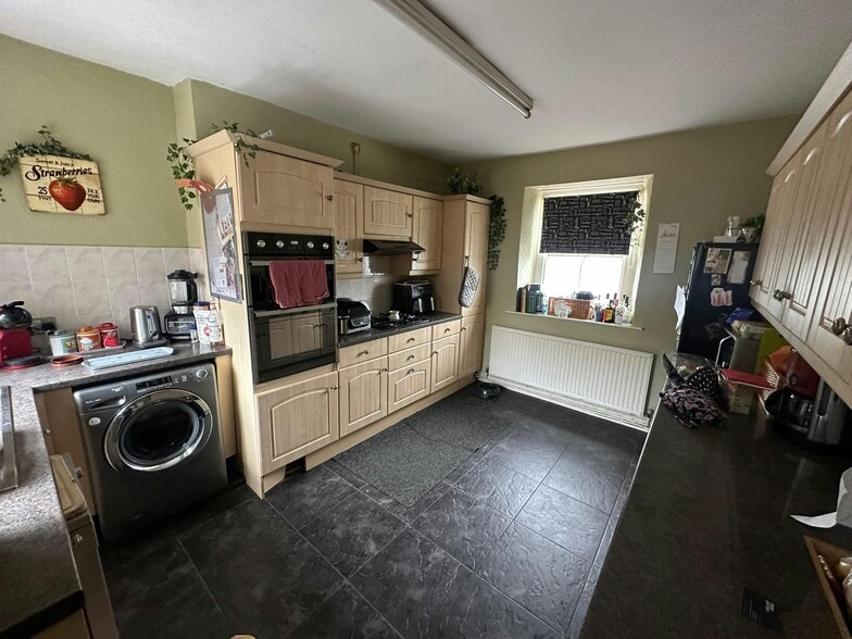 33 Hazlehurst Ln, Chesterfield for sale - Building Photo - Image 3 of 4