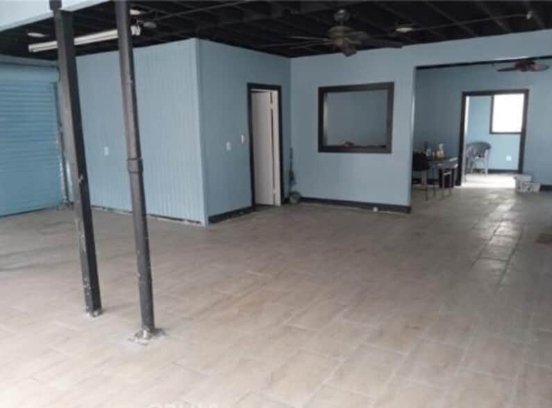 16732-16735 Pacific Coast Highway portfolio of 2 properties for sale on LoopNet.ca - Building Photo - Image 3 of 7