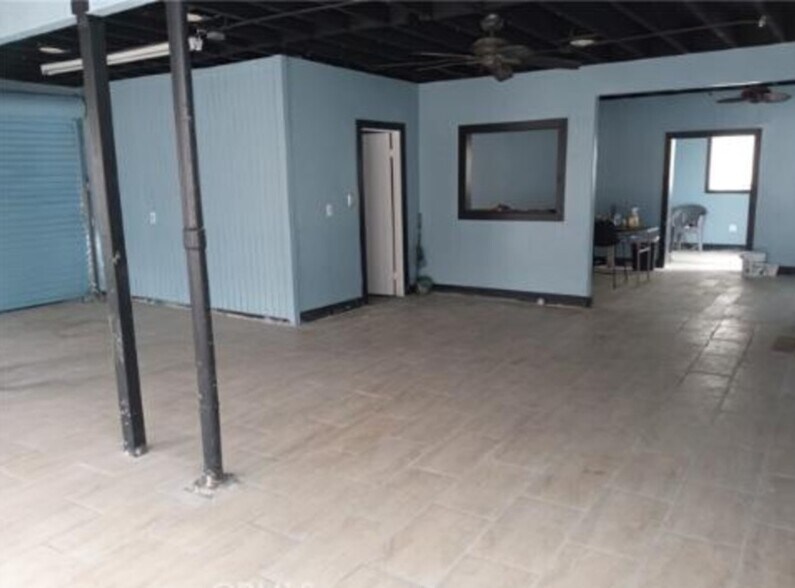 16732-16735 Pacific Coast Highway portefeuille de 2 propriétés à vendre sur LoopNet.ca - Photo du bâtiment - Image 3 de 7