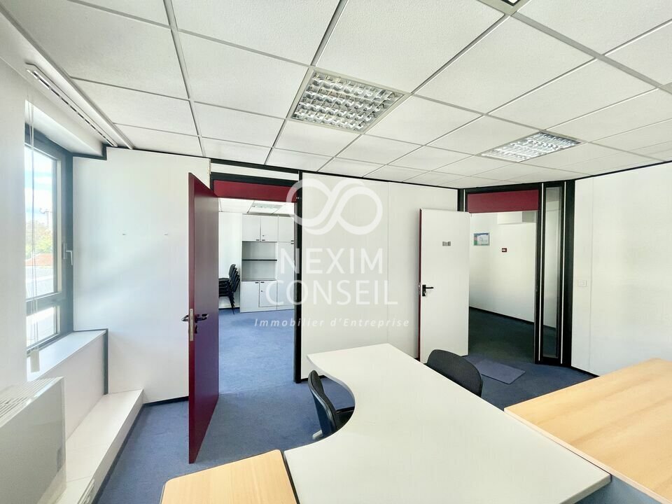 Office in Clichy for lease Building Photo- Image 1 of 21