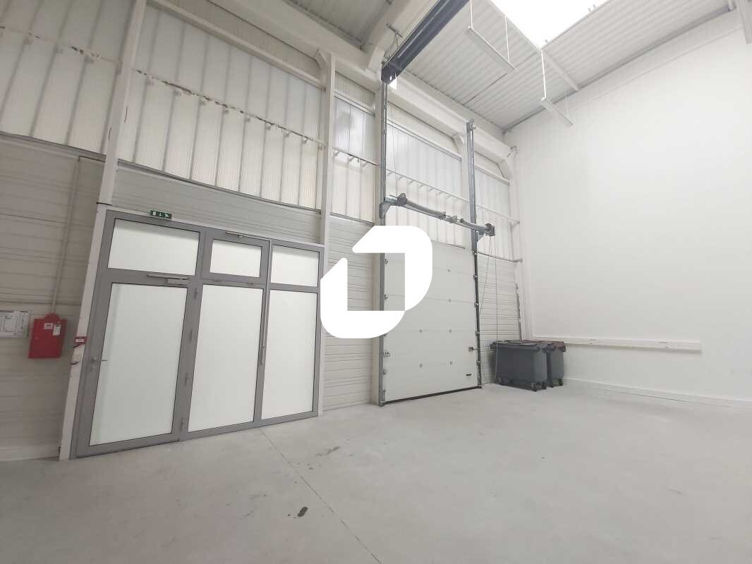 8-10 Rue Salvador Allende, Palaiseau for lease Interior Photo- Image 1 of 16
