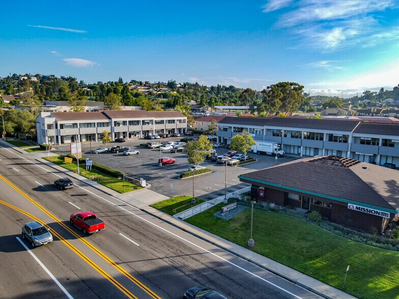 3855 Avocado Blvd, La Mesa, CA à louer - Photo du bâtiment - Image 1 de 6