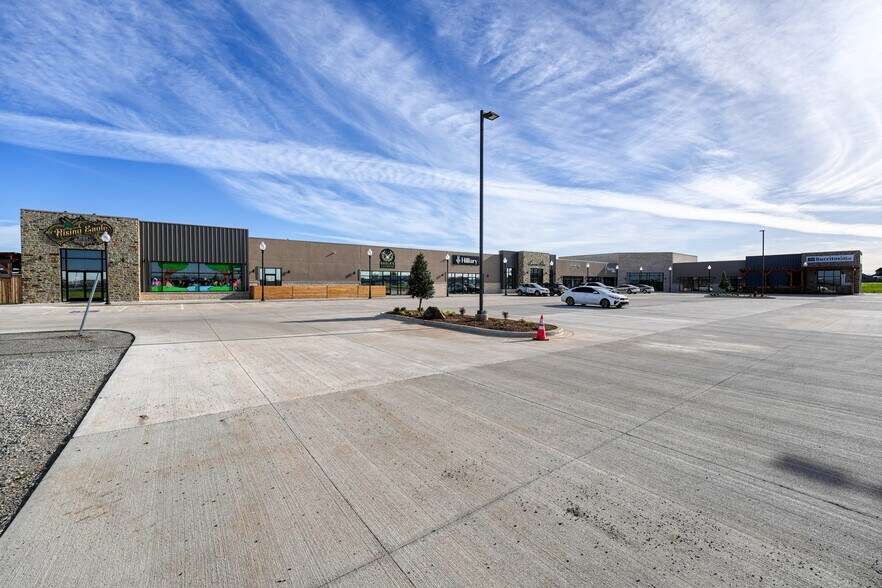 13002-13070 Commerce St., Elgin, OK à vendre - Photo du bâtiment - Image 2 de 12